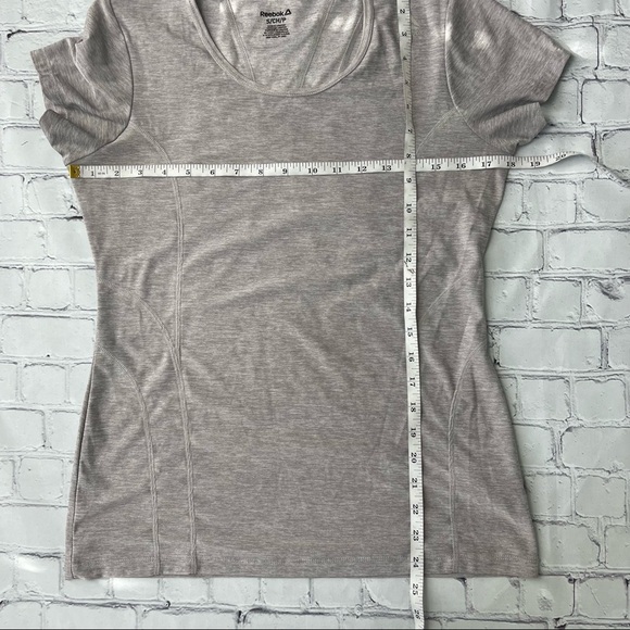 Reebok Woman’s Gray Round Neck short sleeve workout tee shirt size Small - Picture 7 of 8